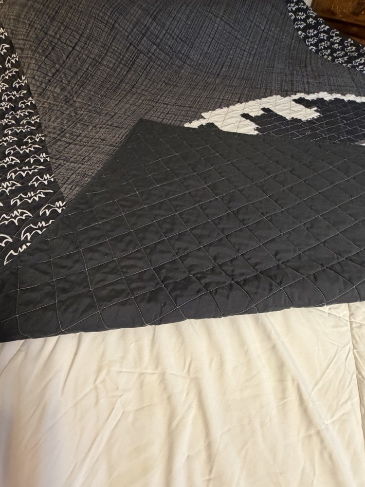 Batman Classic Bat Shield Logo Pattern Silky Touch Super Soft Full Comforter