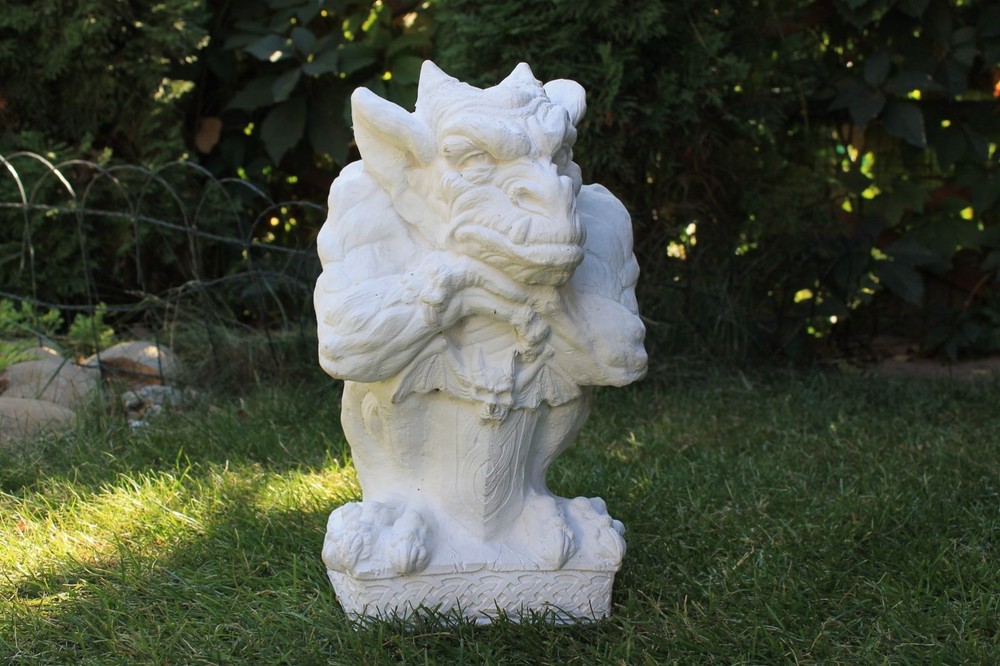 Polyurethane flexible mold with a plastic frame''gargoyle''