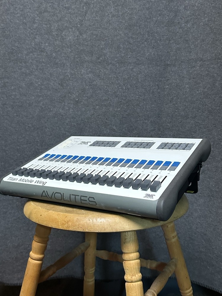 Avolites Quartz Lighting Console Controller , Titan Moble Wing, Road Case, Bag