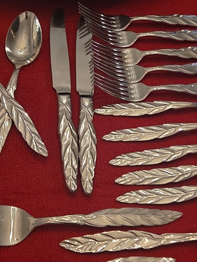 🍴Very Rare Wallace Stainless Flatware Silverware Leaf / Feather Pattern 17pc 👀