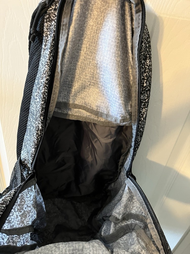 Eddie Bauer Stowaway 30L Packable Backpack, Blk/White Marble