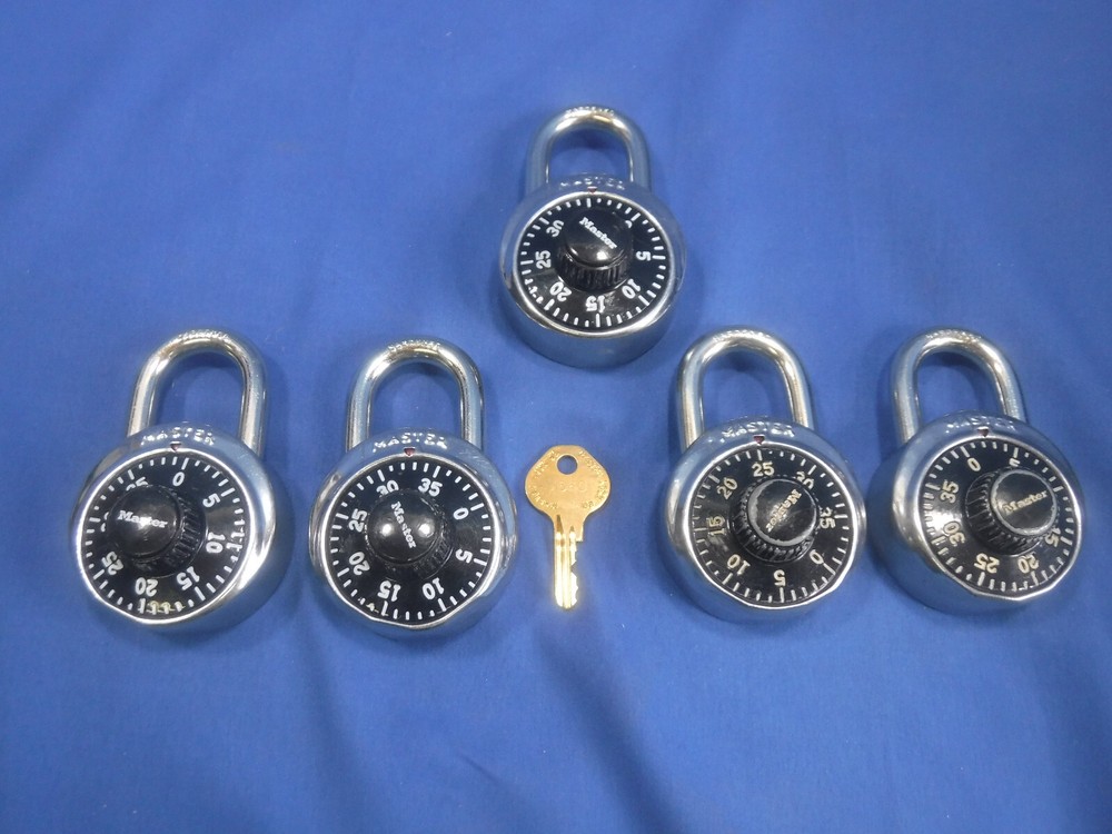 FIVE Master Locks PRE-OWNED/USED Combination Black Padlocks 1525 Lock With Key!