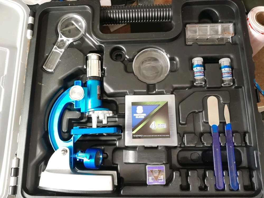 Microscope Kit, From 100× to 900× , Slightly Used