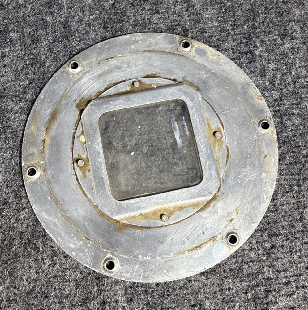 Cessna 172 Wing Courtesy Light Plate 0700618-1