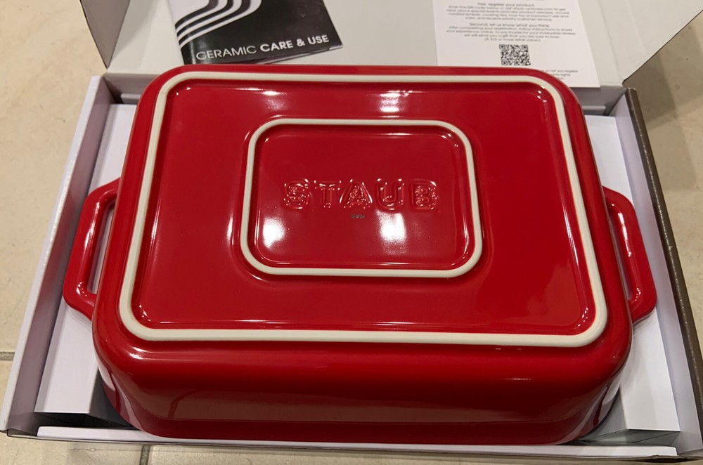 STAUB Ceramique Rectangular Gratin Baking Dish 10.5”x7.5” 2.5qt Cherry Red NEW