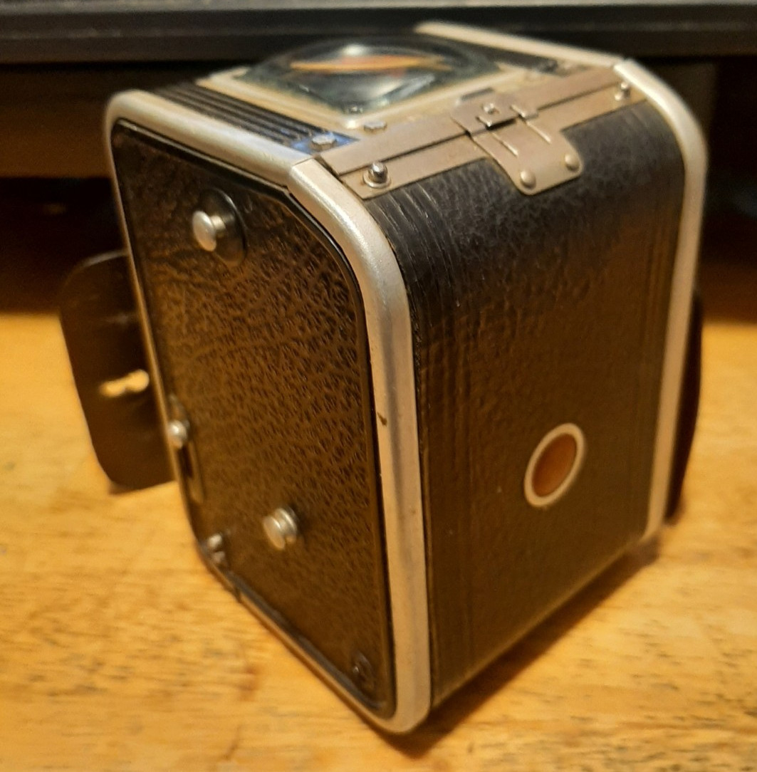 Vintage Kodak Dualflex Camera w/ original cover