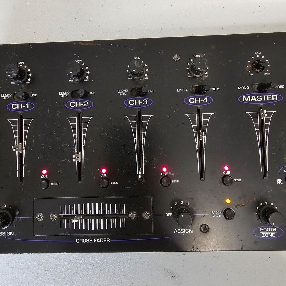 Numark CM100 4-Channel Rackmount Mixer – Working, Missing Fader Caps