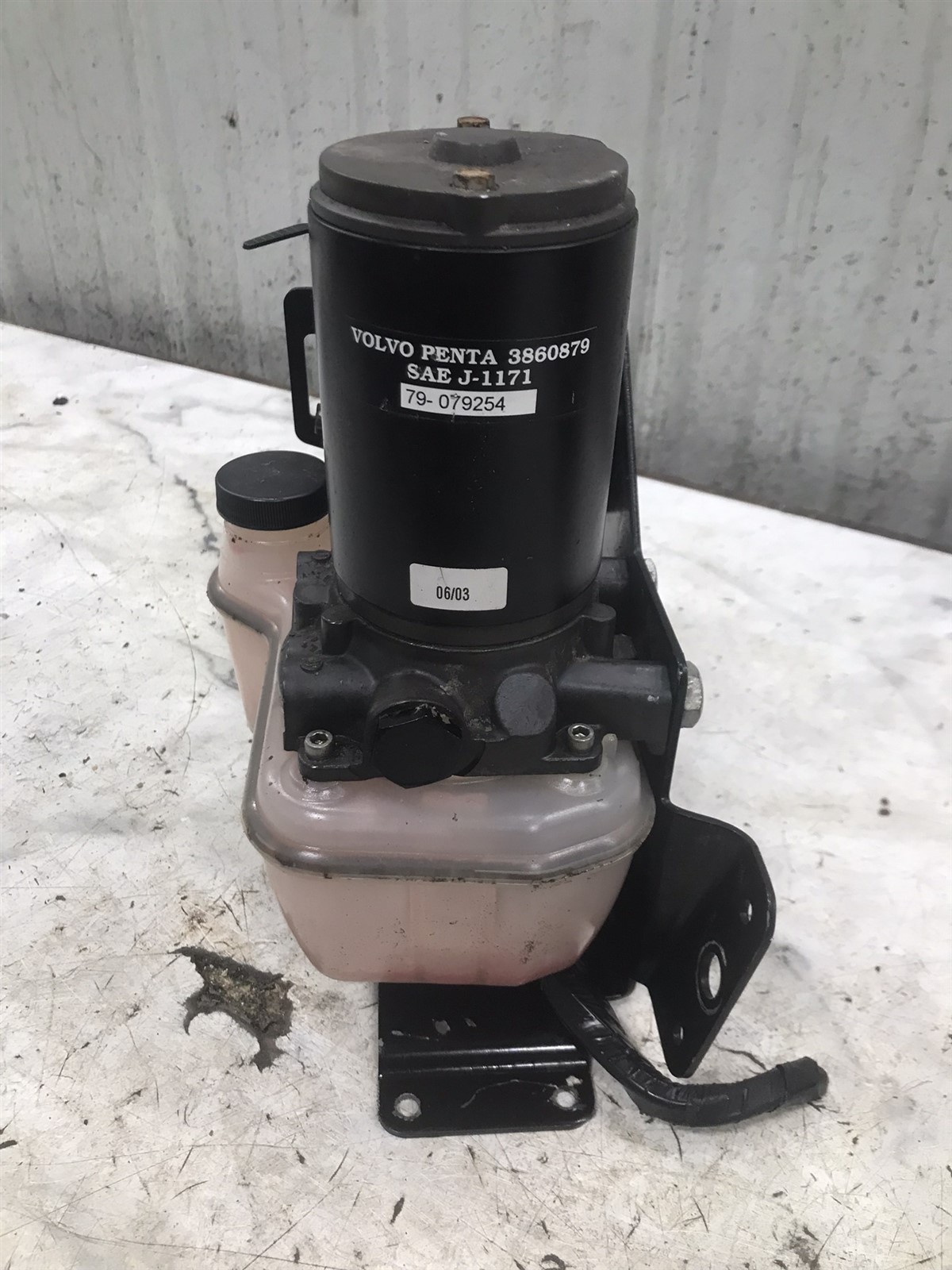 Volvo Penta Stern out drive outdrive trim tilt lift hydraulic pump 3860879