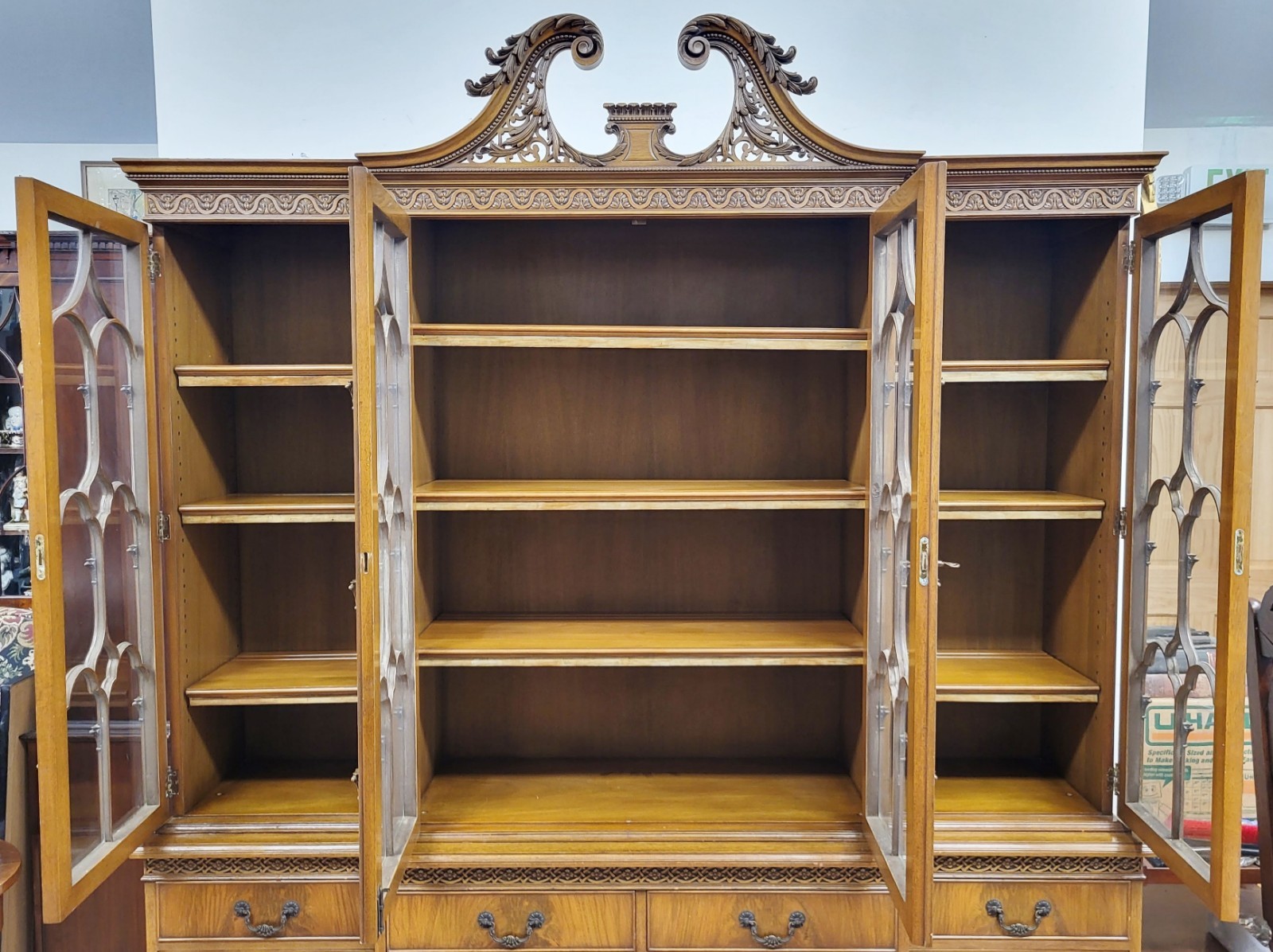 Antique AMERICAN English CHIPPENDALE Style Mahogany Arch Top BREAKFRONT Bookcase