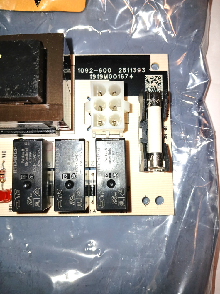 MANITOWOC - 7629073 - Control Board 1092-600 Pre-owned GOOD