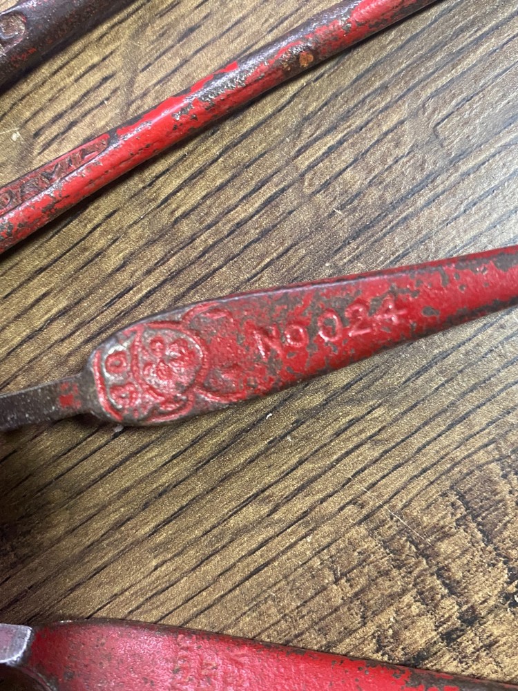 6 Vintage Glass Cutters. Fletcher Red Devil Singer + Selectool Master Sharpener
