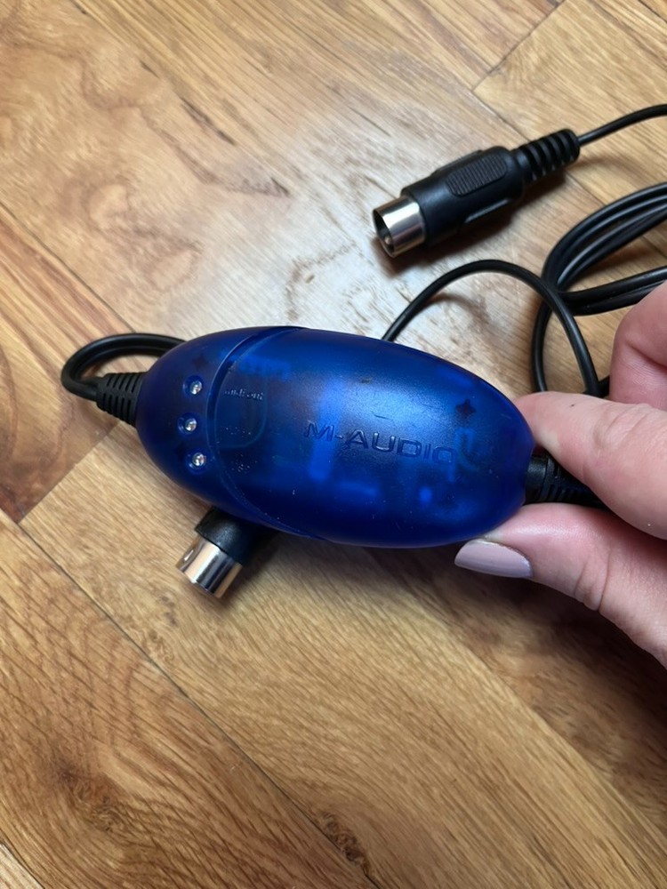 M-Audio MIDISport UNO USB Bus-Powered MIDI Interface 1 Input / 1 Output Cable