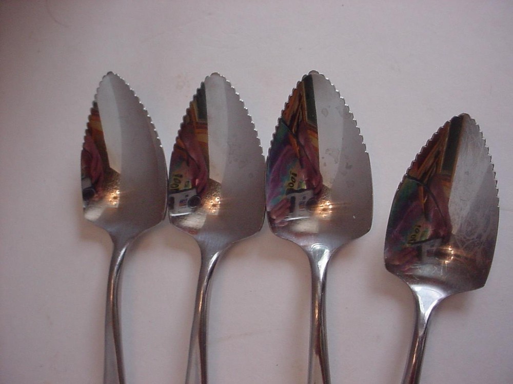 (8) Fruit / grapefruit spoons in the Cascade pattern Towle Supreme Stainless