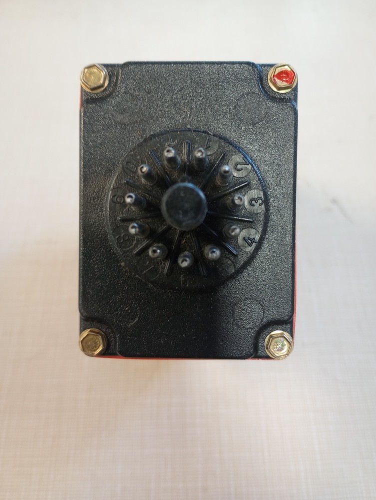 t2k-00010-461 1-10 second solid state time delay relay 120v ac (NOS)