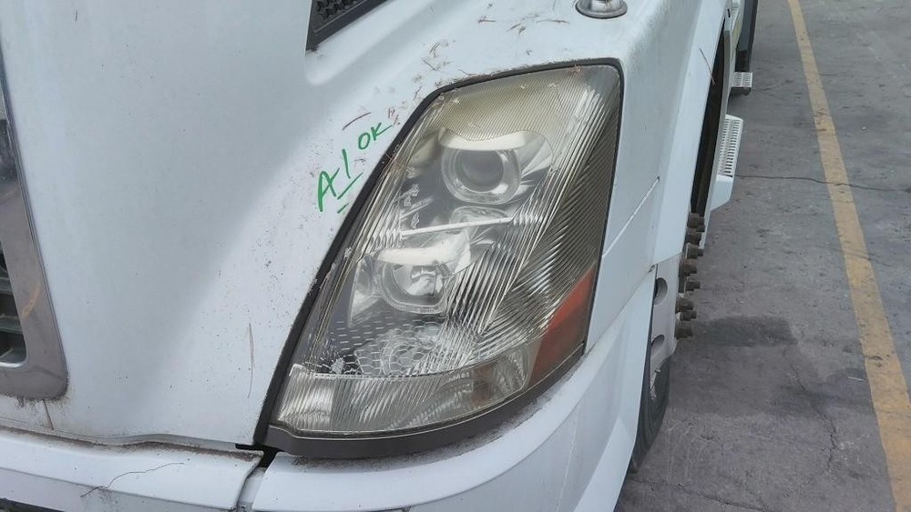 For 2006 VOLVO VNL HEADLIGHT Left ,  OH