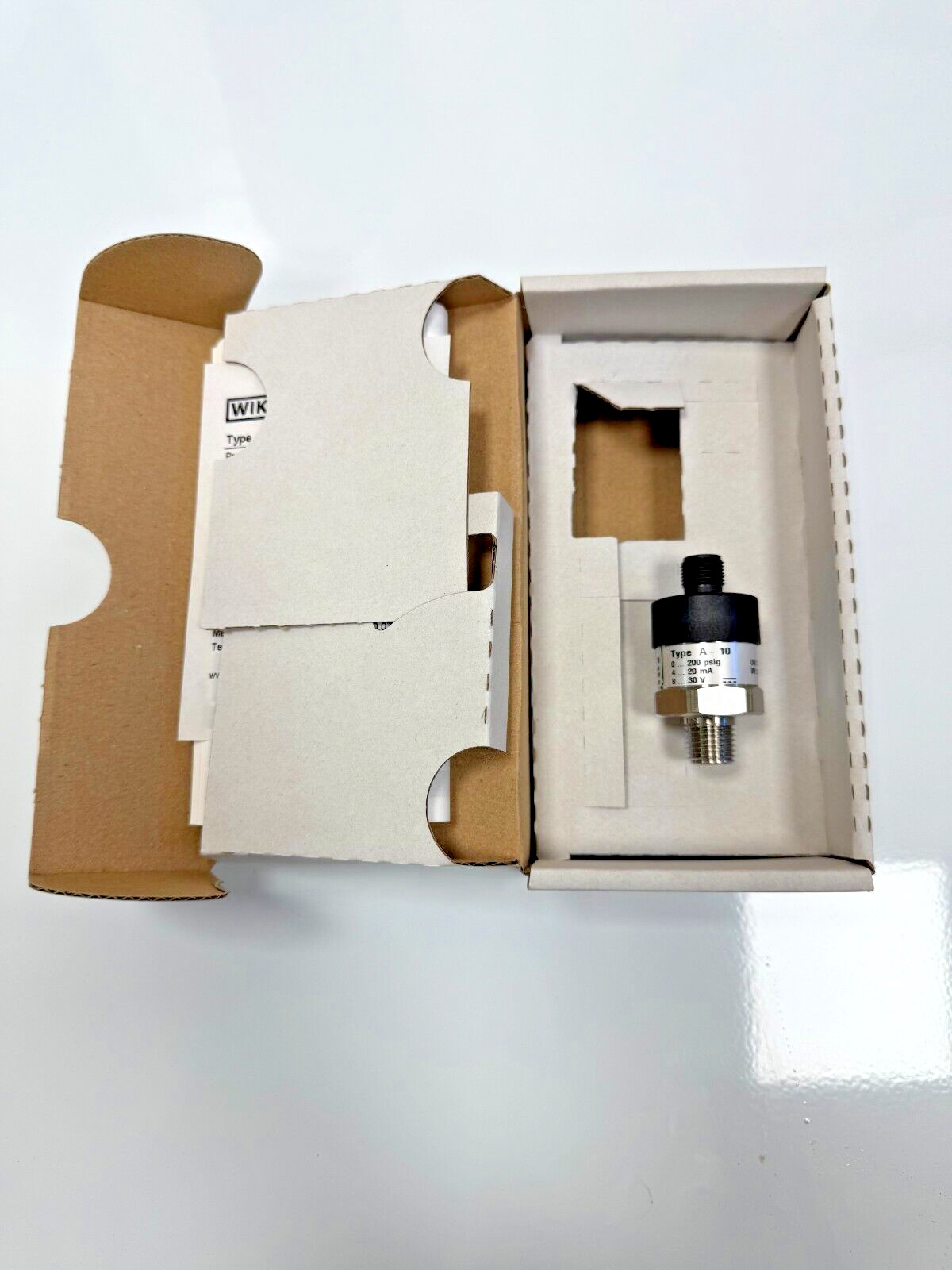 Wika pressure sensor A-10 0-200 psig 1/4" MPT