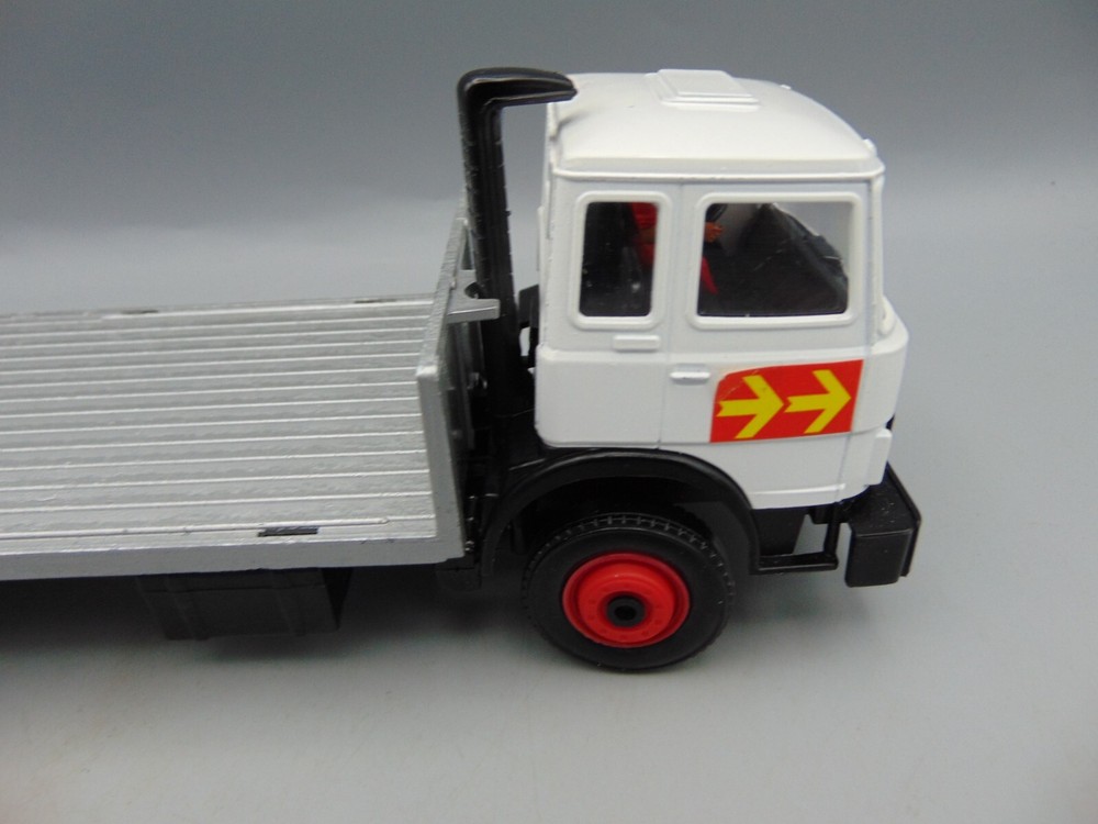 BRITAINS 9582 FLATBED TRANSPORTER - VINTAGE BOXED MODEL