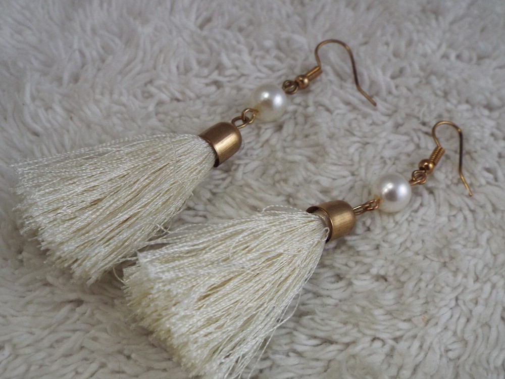 White String Tassel Pierced Earrings (C68)