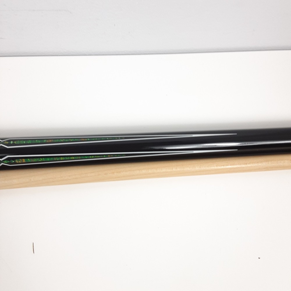 Tai ba Pool Cue Stick with Case 19.5 oz Joint Protector EUC