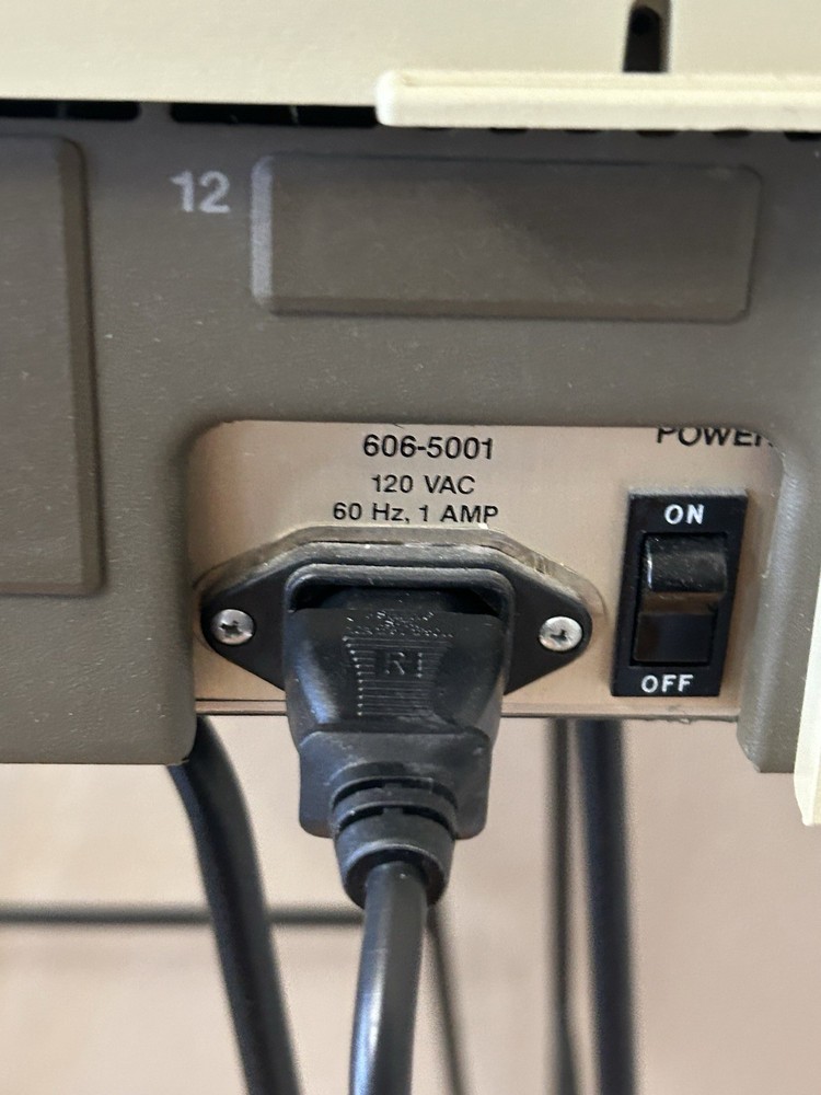 Vintage! 1984 APPLE IIe (A2S2064)COMPUTER **Powers On** Working!! Missing Keys