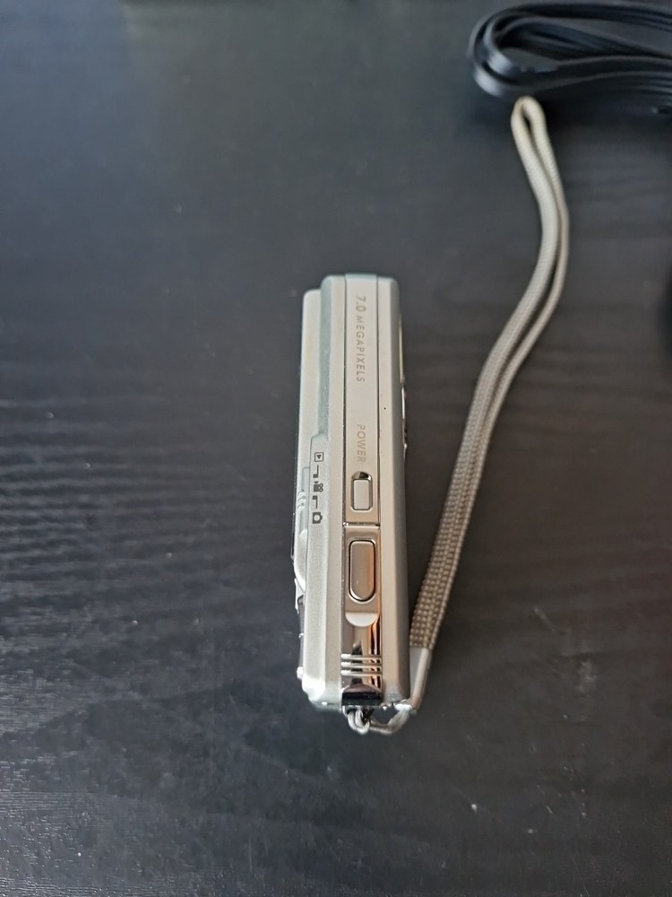 Hitachi Digital Camera HDC-756E 7.0MP Silver