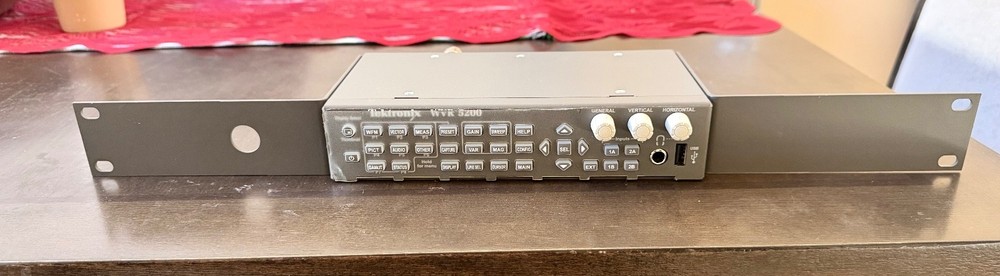 Tektronix WVR5200 SD/HD Multiformat Compact Waveform Rasterizer OPT: A0, AUD
