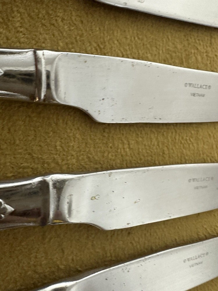 Wallace 1810 Stainless Peacock Pattern (8) Dinner Knives - (blade Flaws)