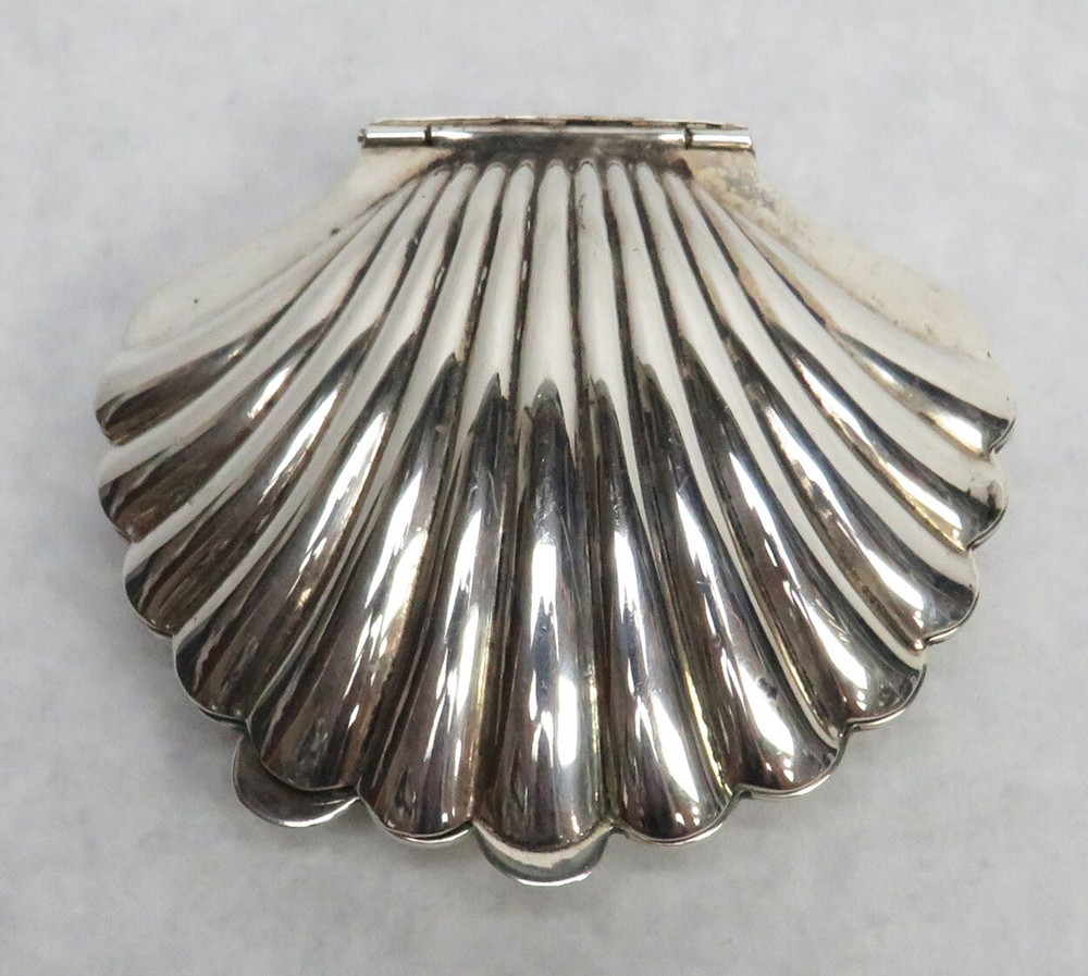 VINTAGE NAPIER STERLING SILVER SCALLOP SHELL BOX / COMPACT
