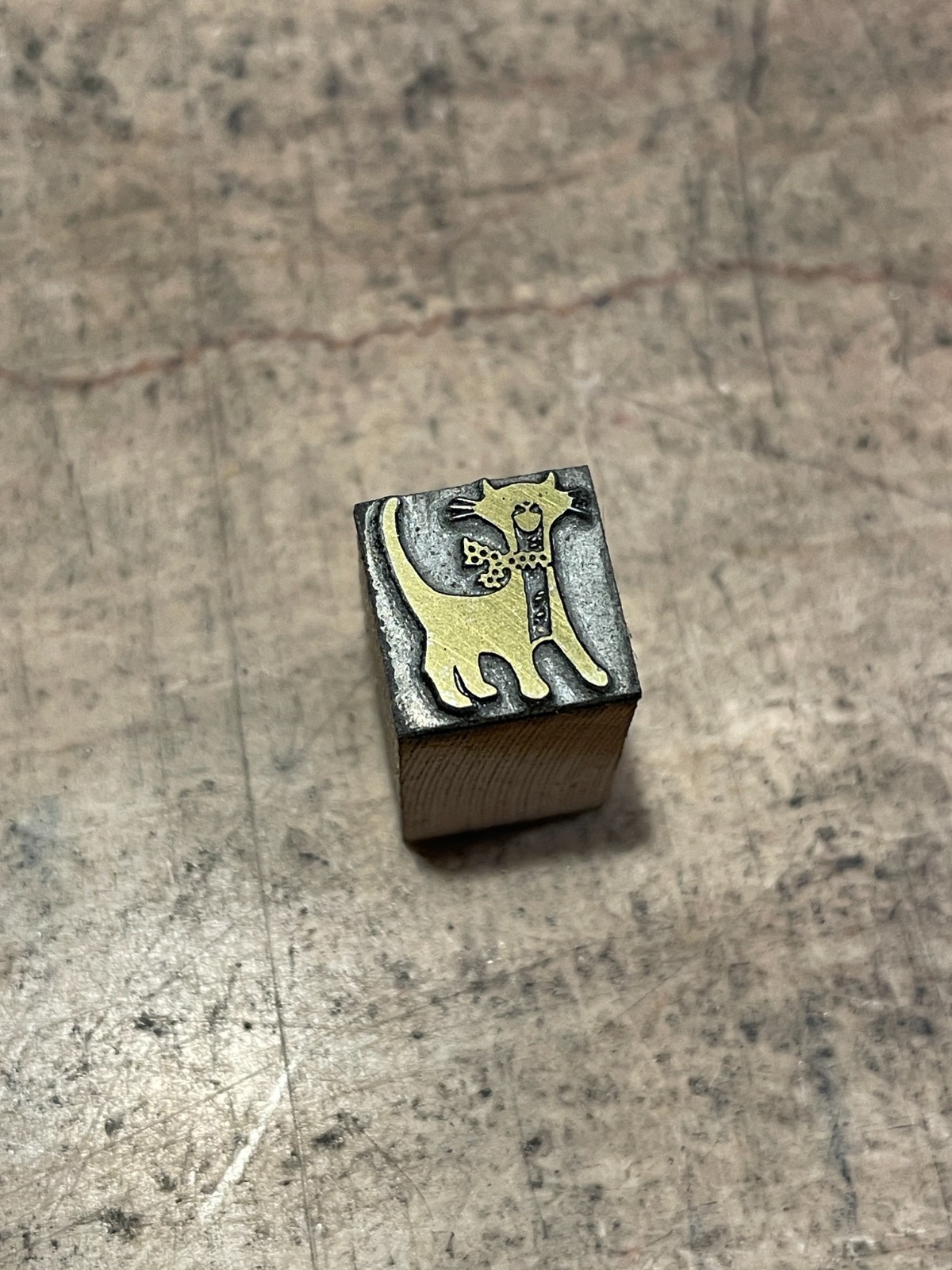 Printing Letterpress Printers Block Small Cat With Ribbon Collar (1233)