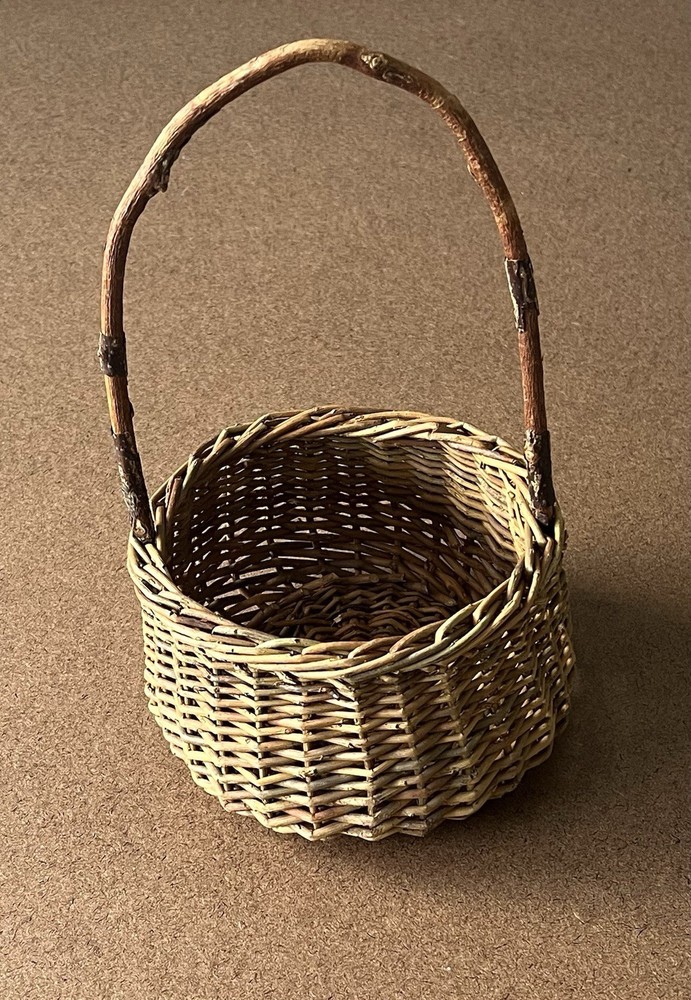 Hand-Woven Grapevine Twig Basket 7.5IN Diameter