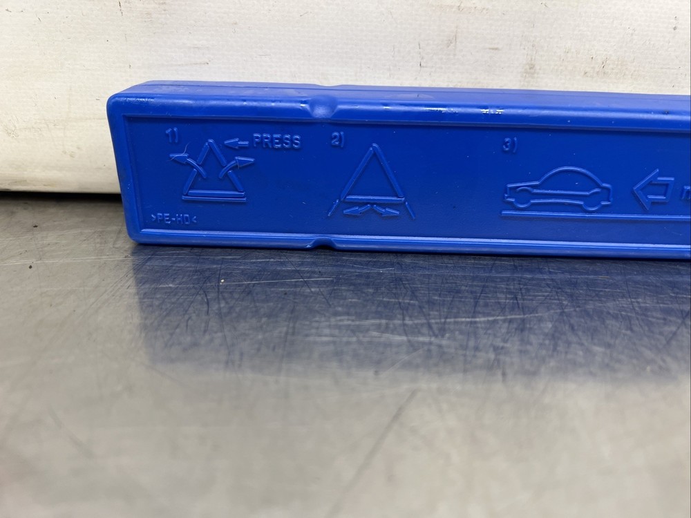 BMW 3SERIES E90 E91 2009 HAZARD WARNING TRIANGLE 6770487