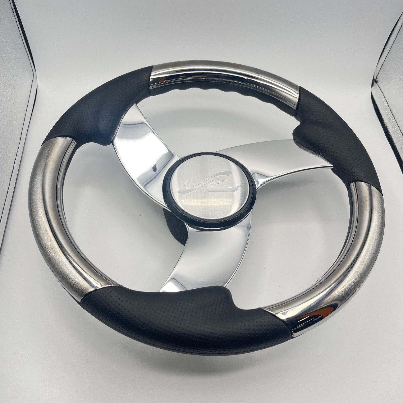 Model M533 Boat Steering Wheel Polished Alum Spoke KEYED HUB Urethane | Sea Ray