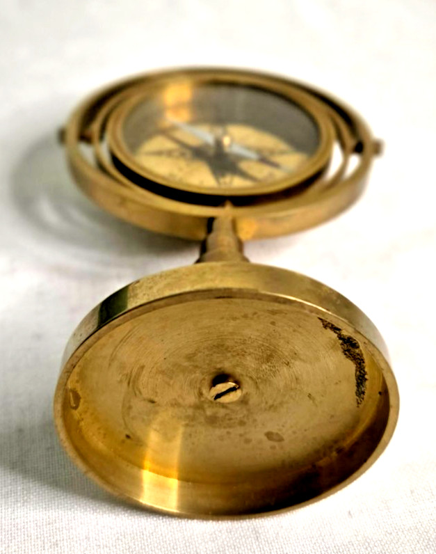 Vintage Brass Gimbal Ship Floating Navigation Compass Decor