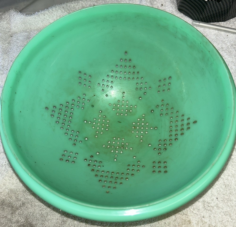 VINTAGE TUPPERWARE Green 10" Footed Colander /Strainer # 339-3