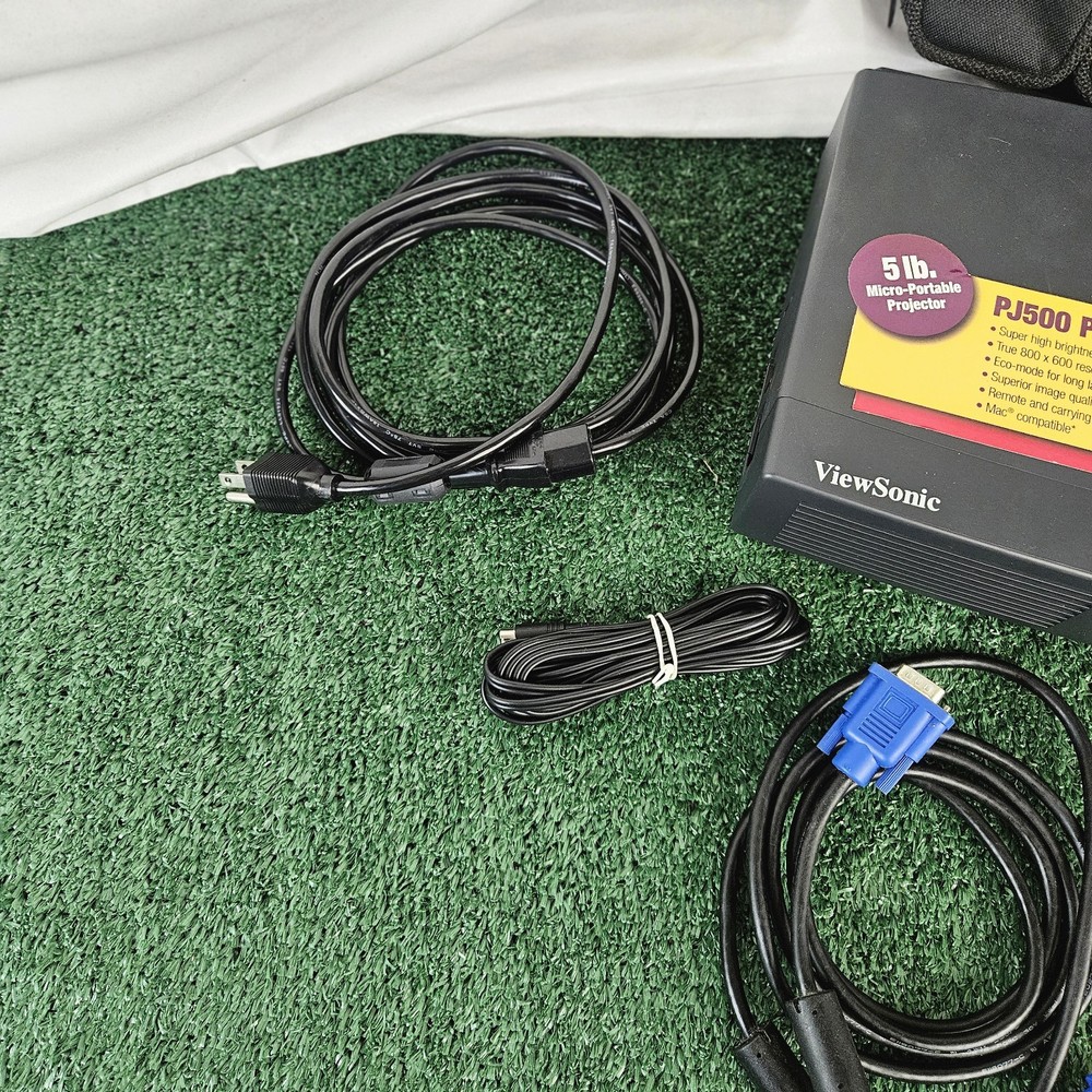 ViewSonic PJ500 2 Panel LCD Digital Multimedia Projector VPROJ23544-2W With Case