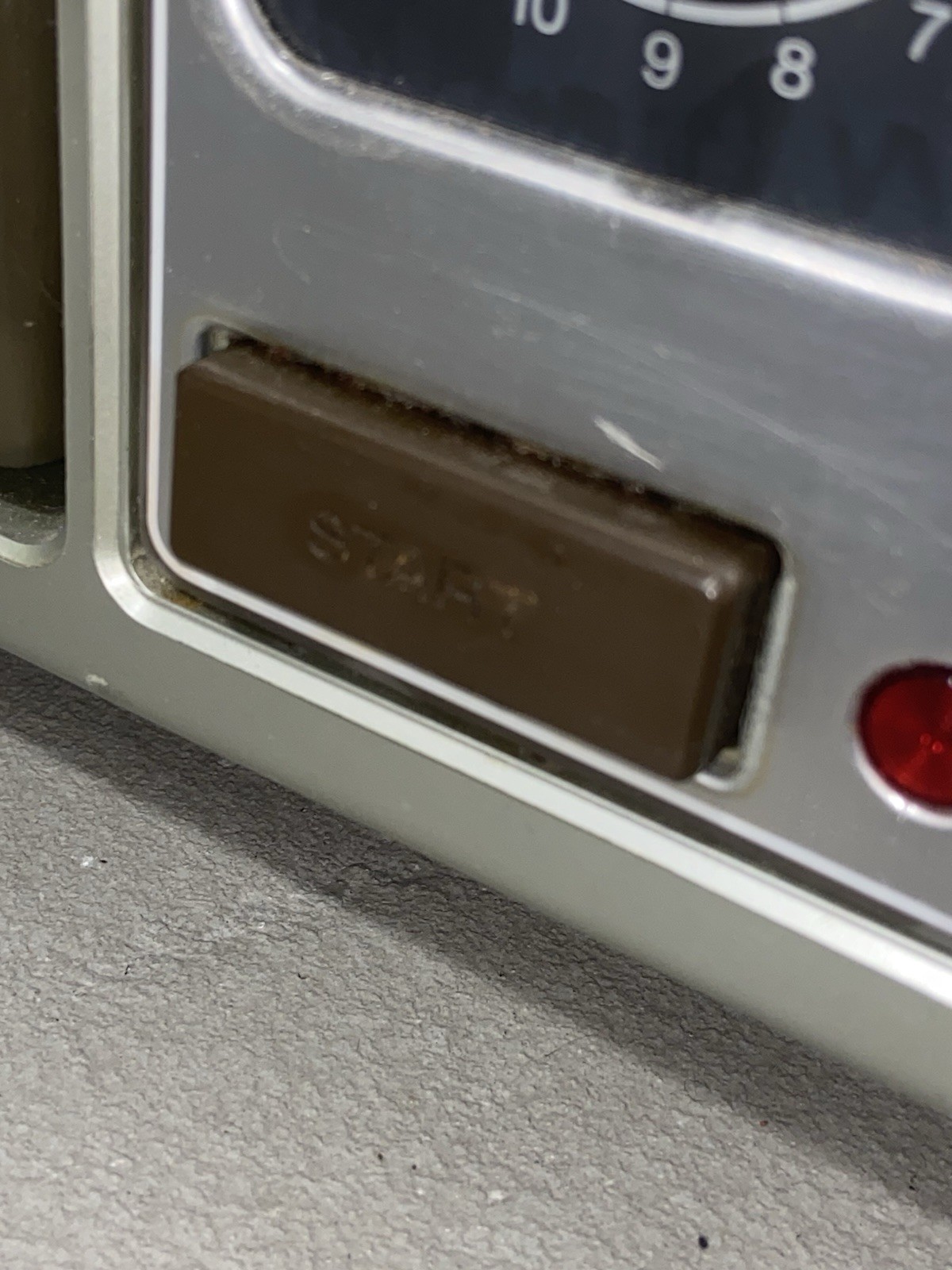 Vintage 80’s Samsung Microwave Oven Model RE-525D Faux Wood Grain Cooking Oven