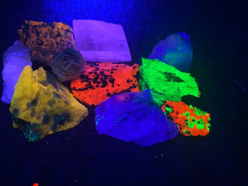 C11 - Longwave Fluorescent Mineral Kit (10 Specimens)
