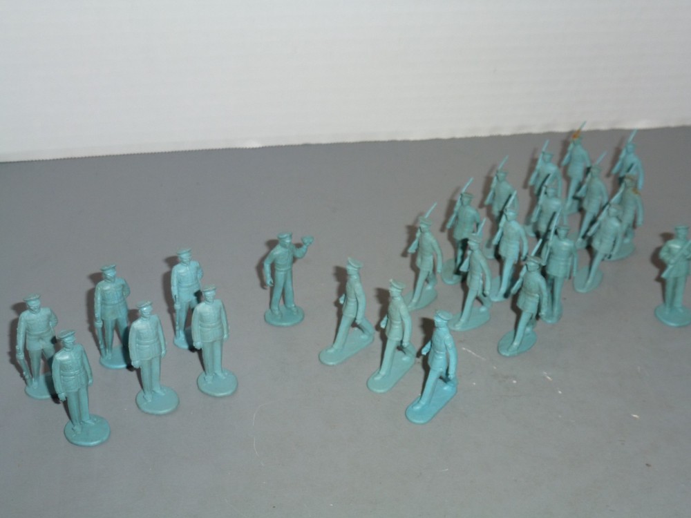 MARX 40mm PLAYSET MARINES 28 COUNT