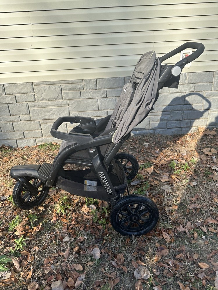 Chicco Activ3 Jogging Stroller. Great for all Terrain