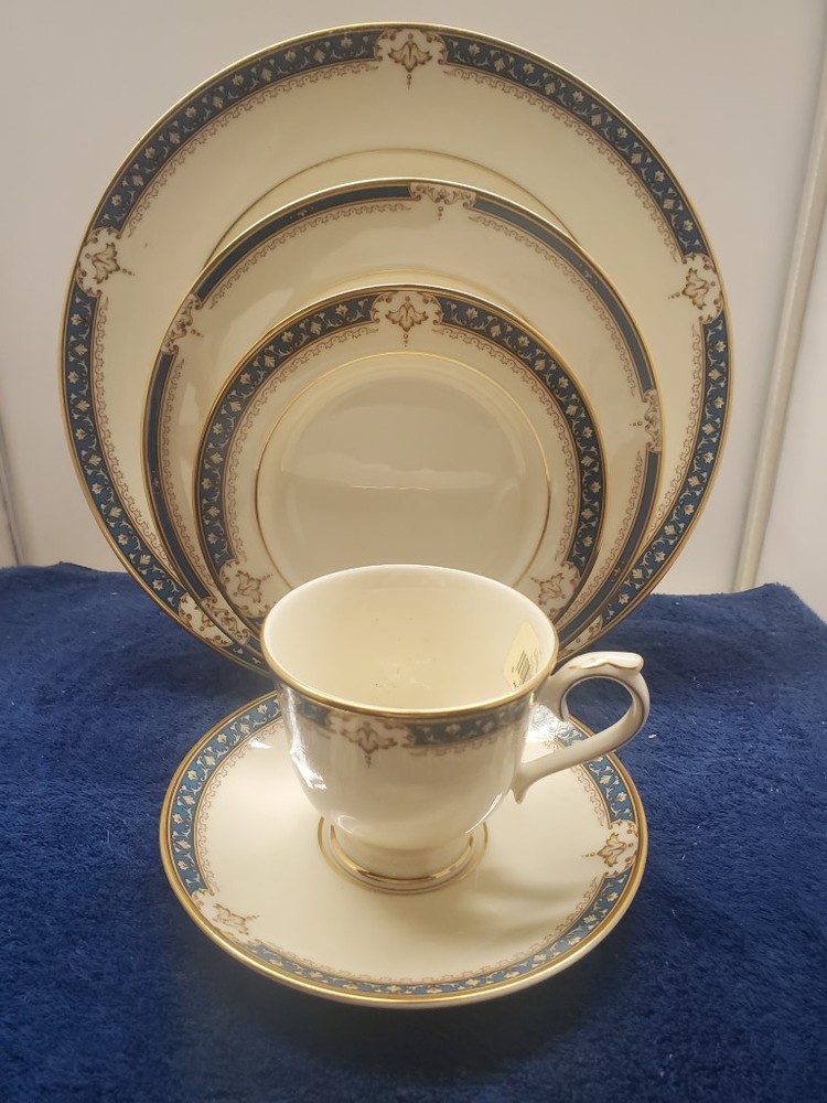 Lenox Whitley Manor 5 Piece Place Setting LK