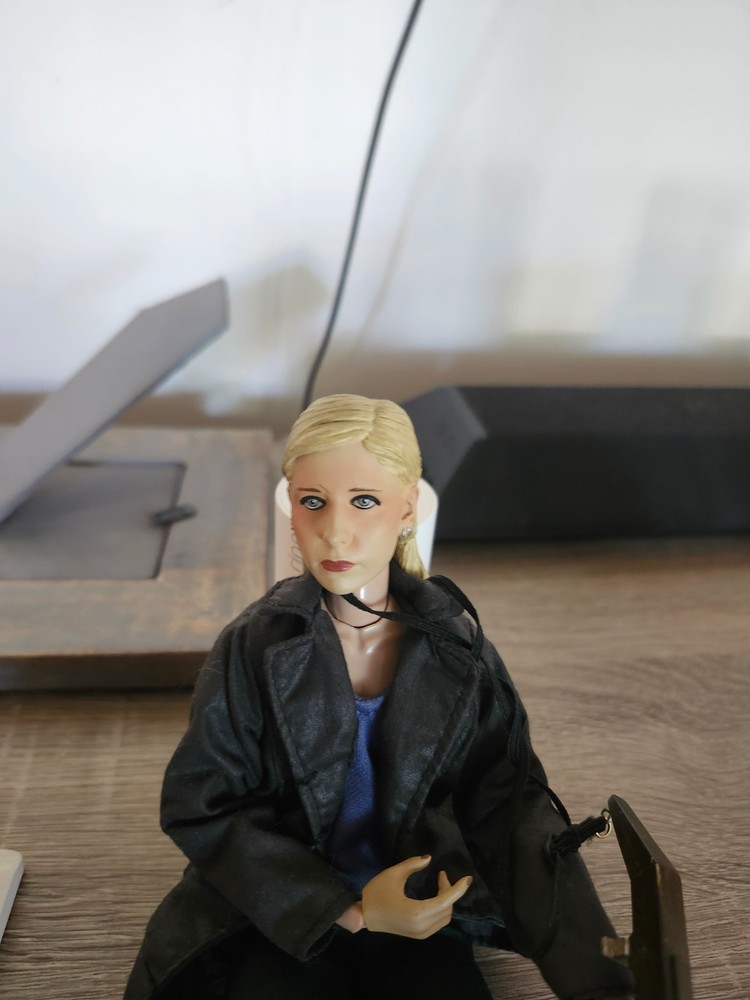 Buffy Vampire Slayer ~ BUFFY ~ Sideshow Toy 2000 Figure ~ 12" Doll ~ Opened. *