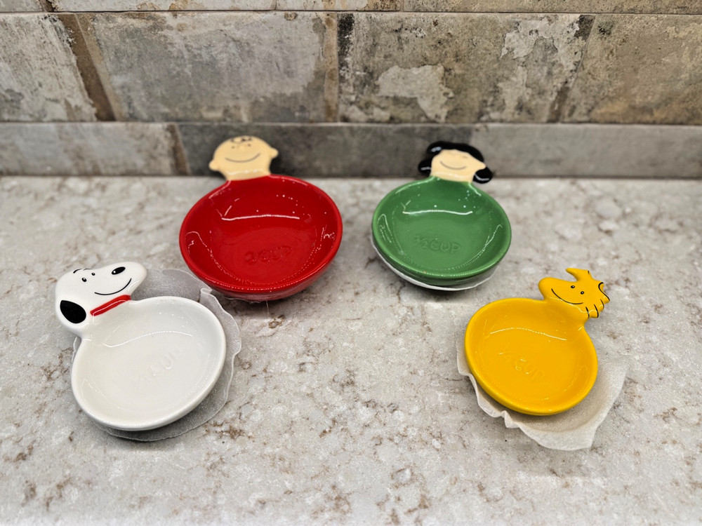 Hallmark Peanuts Ceramic Measuring Cups..