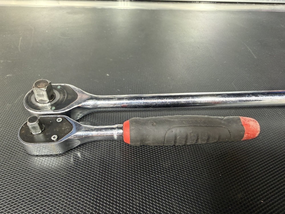 Mac Tools Axis 1/4" & 3/8” Ratchet Set