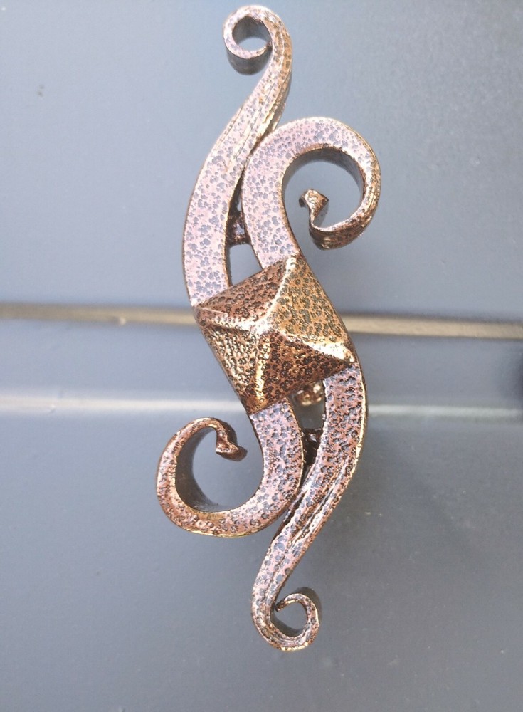 Wrought iron handle for the fireplace