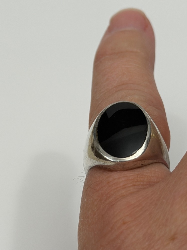 Solid 925 Sterling Silver & Inset Black Onyx Ring - Size Approx. 8.5