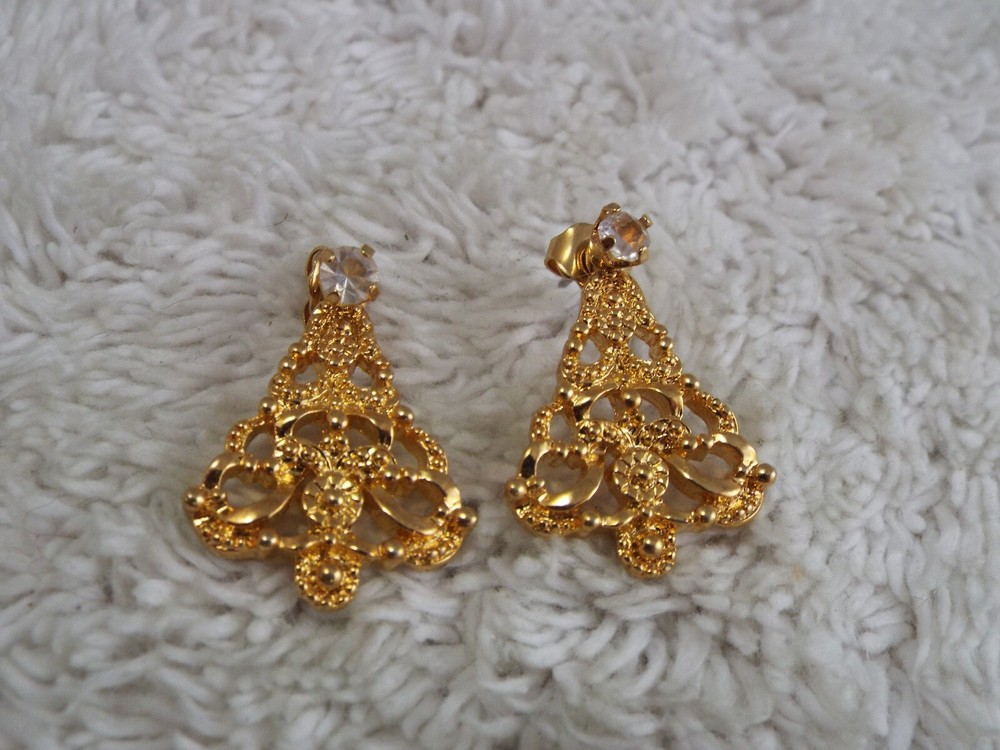 Goldtone Christmas Tree Pierced Earrings (C68)