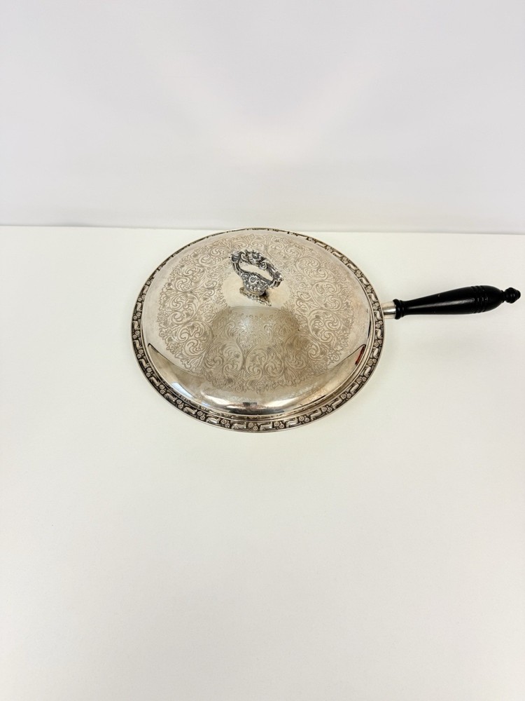 Oneida Silver plated Round Chafing Dish w/Wooden Handle Plate