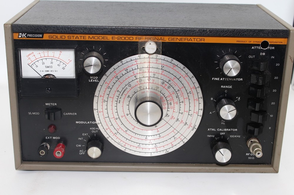 B&K Precision Solid State Model E-200D RF Signal Generator Parts Only Untested