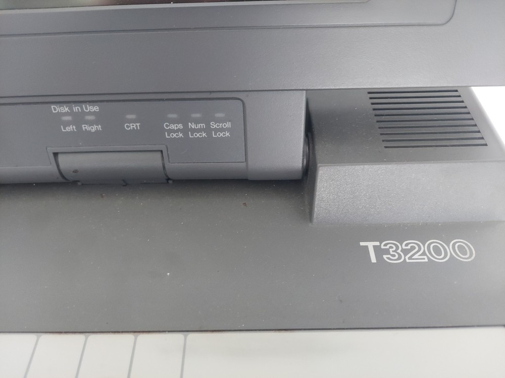 Toshiba T3200 Luggable Notebook Laptop