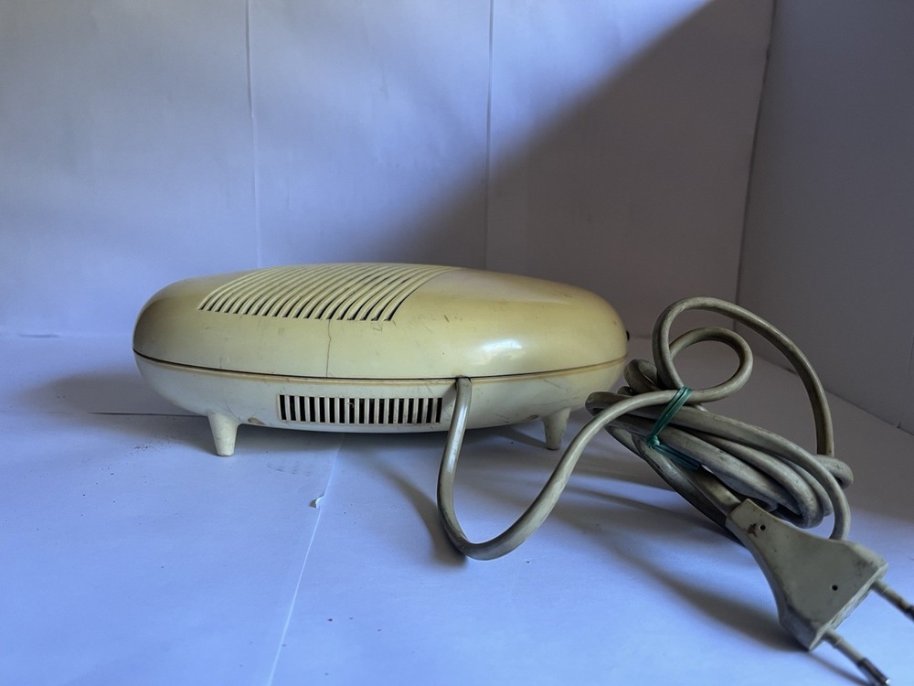Original Model DC-1600 Plug Digital Clock Radio